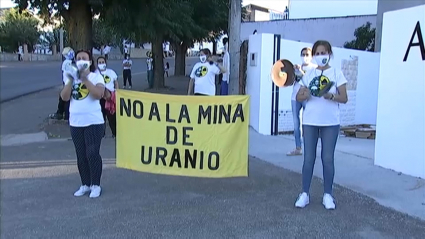 protesta de los vecinos de Zahínos contra la instalación de una mina de uranio