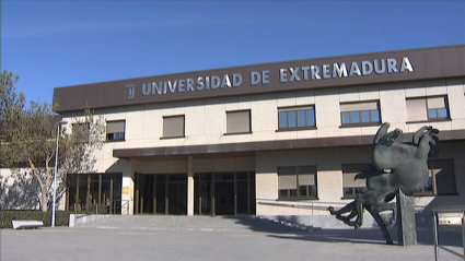 Fachada del rectorado de la Universidad de Extremadura.