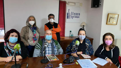 Miembros de SienTe Teatro durante la lectura dramatizada para Canal Extremadura Radio.