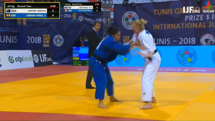 Cristina Cabañas durante un combate en un torneo internacional