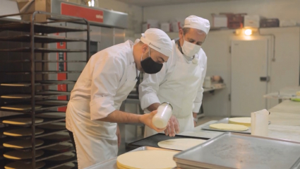 OBRADOR PASTELERÍA JUAN MONTAÑO PASTELÓN DE HOJALDRE