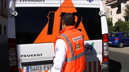 Trabajador de Ambulancias Tenorio prestando servicio