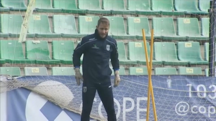 Javi Montoya, portero del Mérida, durante un entrenamiento 