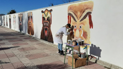 Susana Llanos pintando Las Carantoñas