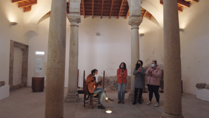 Pequeña actuación de flamenco en la sinagoga judía de Valencia de Alcántara