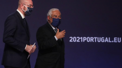 El primer ministro portugués, Antonio Costa, junto al presidente del Consejo Europeo, Charles Michel