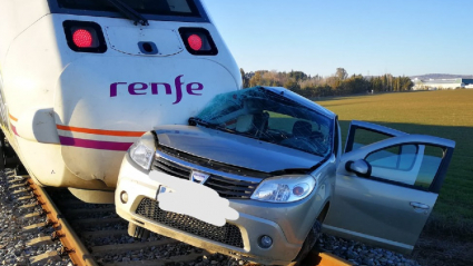 Vehículo arrollado por un tren