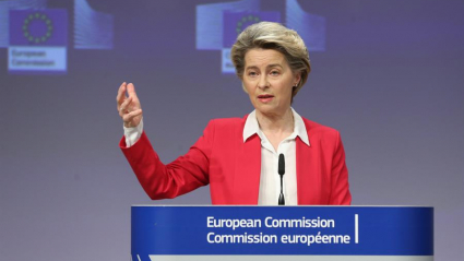 La presidenta de la Comisión Europea, Ursula Von der Leyen, da una prensa sobre la estrategia de vacunas de la UE en Bruselas, Bélgica, el 8 de enero de 2021