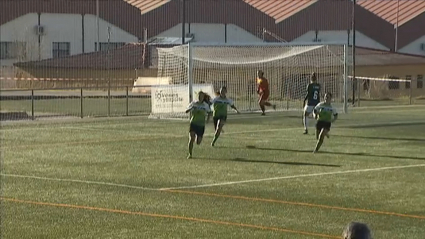 Celebración del gol de Andrea que ponía a las cacereñas por delante