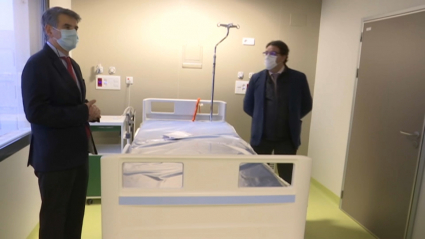 Vergeles visita planta infecciosos en hospital Universitario de Badajoz