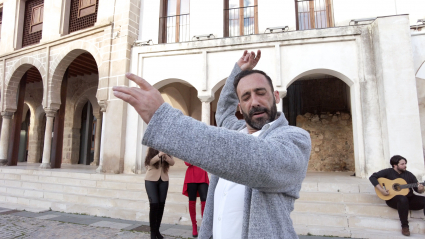 El bailaor Jesús Ortega en la Plaza Alta para Velaí