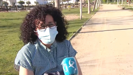 Eva Sauceda atendiendo a Extremadura Deportes
