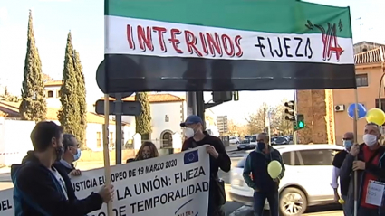 Concentración de interinos en Cáceres para reclamar contratos fijos