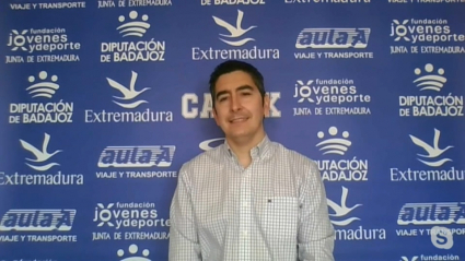 Jesús Nieto atendiendo a Extremadura Deportes