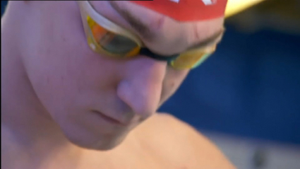 Miguel Durán Navia, concentrado antes de saltar a la piscina en el Nacional