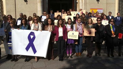 Minuto de silencio en Badajoz por las víctimas de la violencia machista 