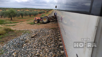 Choque entre el tren y el tractor a la altura de Usagre