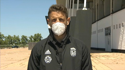 Miguel Núñez atendiendo a Extremadura Deportes