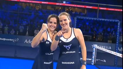Paula Josemaría, junto a Ari Sánchez, celebran su victoria en el Open de Madrid