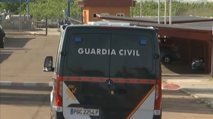 El furgón que traslada a Rafael 'Gilda' llega a la cárcel de Badajoz