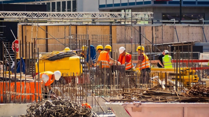 Trabajadores a pie de obra en uno de los sectores que más crece en España.