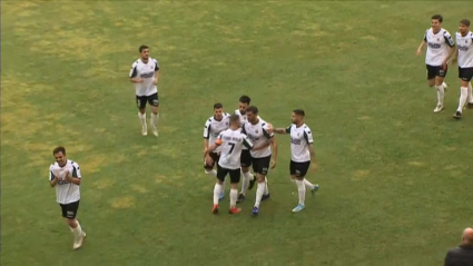 Los jugadores del Mérida celebran el gol de Nacho González