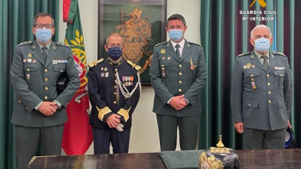 La entrega de esta condecoración es fruto de la estrecha colaboración con la que la Guardia Civil de Tráfico en la provincia de Cáceres y la Guardia Nacional Republicana