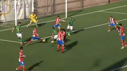 Julen Azkue marcando un tanto con el Villanovense