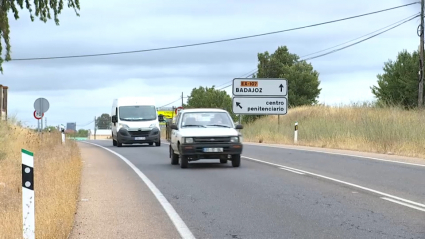 Carretera EX 107 que une Badajoz y Olivenza