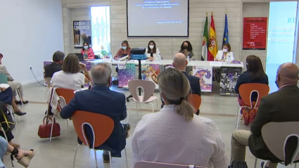 Reunión de la mesa de coordinación contra la violencia de género reunida esta mañana en la Casa de la Mujer de Badajoz