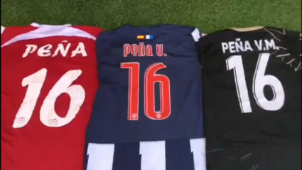 Varias camisetas que ha vestido Paco Peña a lo largo de su carrera