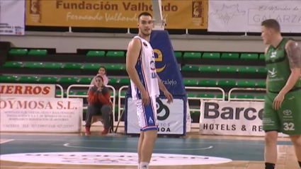 Alex Galán en un partido frente al Cáceres Basket en el Multiusos