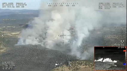 Imagen del incendio desde un helicóptero con bastante humo