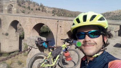 Unai Bailador Garrote en el Puente de Alcántara