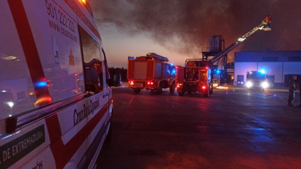 Imagen del incendio de la central hortofrutícola de Mérida