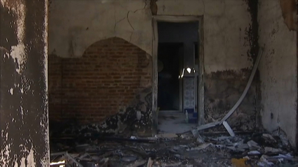 Interior de la casa incendiada.