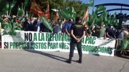 Concentración de APAG-Extremadura-ASAJA contra el ministro de Agricultura