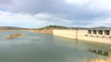 Presa del embalse de Alange, de la cuenca del Guadiana.