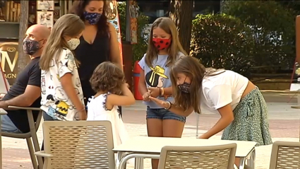 Hermanas en el Paseo de Cánovas