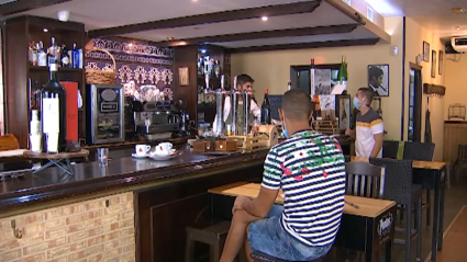 Interior de un bar