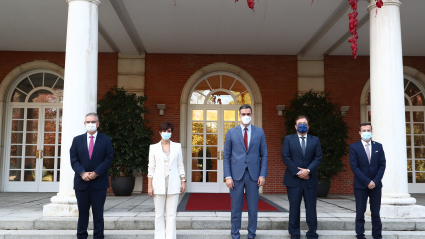 Los alcaldes de Don Benito y Villanueva de la Serena, junto al presidente de la Junta, recibidos por el presidente del Gobierno y la ministra de Política Territorial