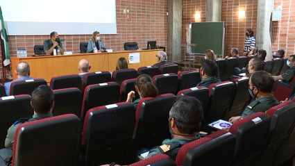 Agentes de la guardia civil en las jornadas celebradas en la Academia de Seguridad Pública de Extremadura