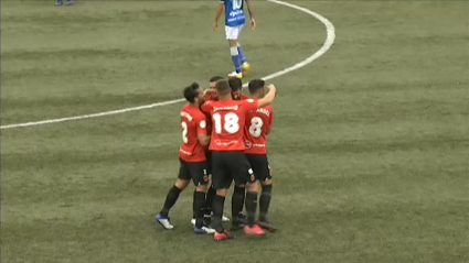 Los jugadores del Montijo celebran el gol de Dani Segovia ante el Xerez Deportivo