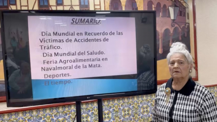 Presentadora del informativo elaborado por la Residencia Real de Navalmoral de la Mata