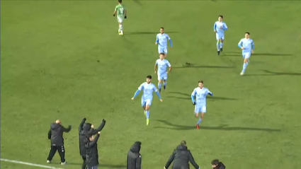 Los jugadores del Villanovense celebrando el tanto de la victoria