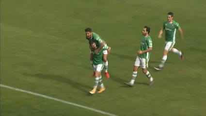 Los jugadores del Cacereño celebran el gol de Espinosa ante el Montijo