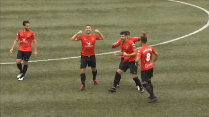 Los jugadores del Montijo celebran el gol de Dani Segovia ante el Xerez Deportivo