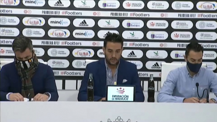 Reynolds, Dupi y Guzmán en la sala de prensa del Nuevo Vivero