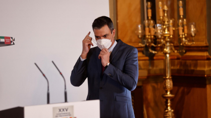 l presidente del Gobierno, Pedro Sánchez, a su llegada a la rueda de prensa tras la reunión telemática de la XXV Conferencia de presidentes autonómicos, este miércoles en el Senado.