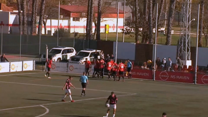 Los jugadores del Montijo celebran el tanto de Calin ante el Don Benito